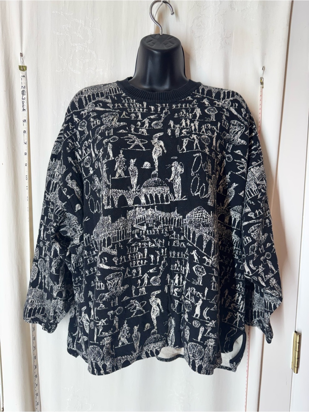 Vintage Max Studio Greco Roman Inspired Pullover